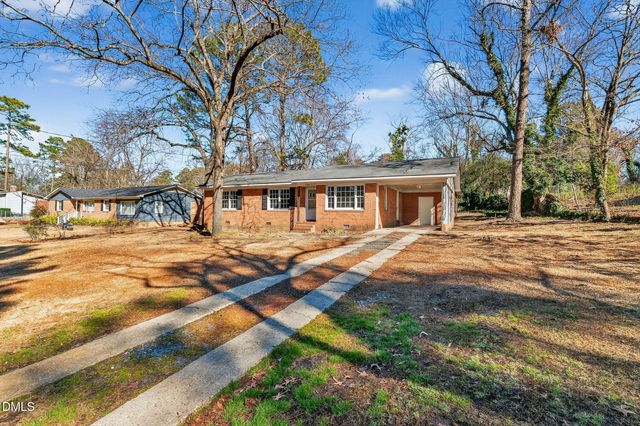 7560 Carrollburg Drive, Fayetteville, NC 28303