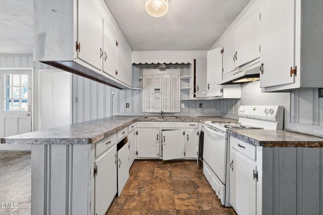 7560 Carrollburg Drive, Fayetteville, NC 28303