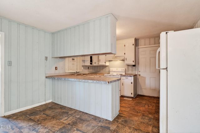 7560 Carrollburg Drive, Fayetteville, NC 28303