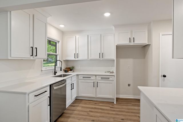1433 QUEEN ANNE CIRCLE, Alabaster, AL 35007