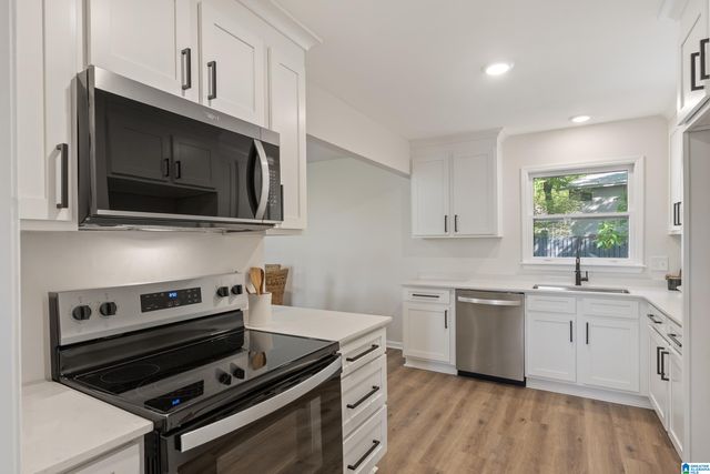 1433 QUEEN ANNE CIRCLE, Alabaster, AL 35007