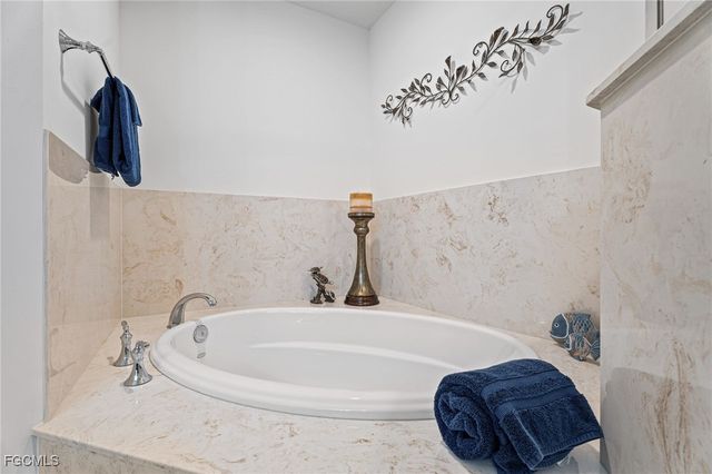 5793 Cape Harbour DR 916, Cape Coral, FL 33914