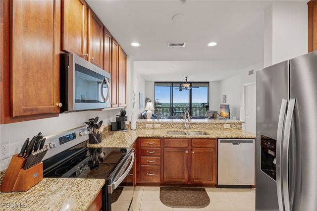 5793 Cape Harbour DR 916, Cape Coral, FL 33914