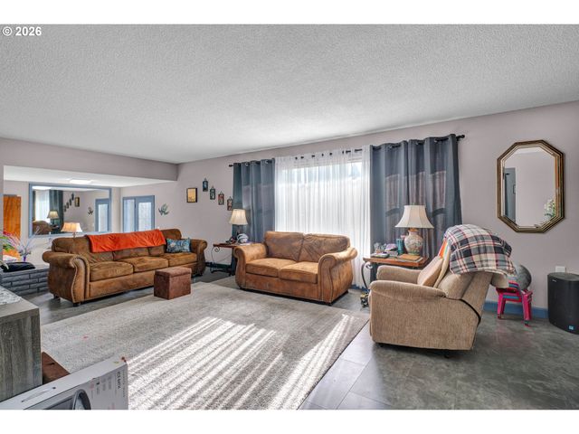 389 MAXWELL Rd, Eugene, OR 97404