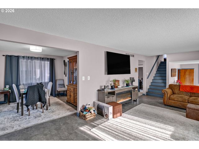 389 MAXWELL Rd, Eugene, OR 97404