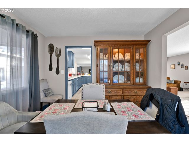 389 MAXWELL Rd, Eugene, OR 97404