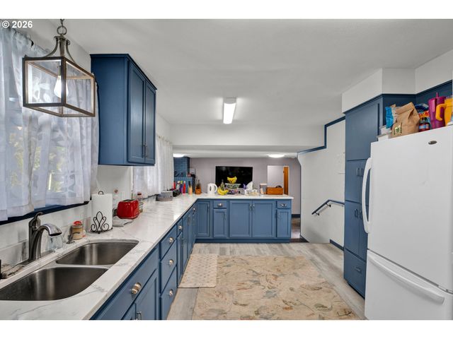 389 MAXWELL Rd, Eugene, OR 97404