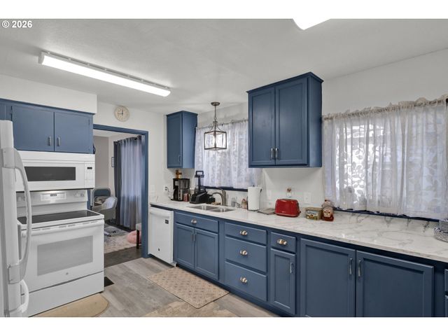 389 MAXWELL Rd, Eugene, OR 97404