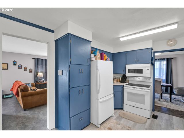 389 MAXWELL Rd, Eugene, OR 97404