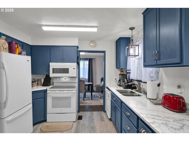 389 MAXWELL Rd, Eugene, OR 97404