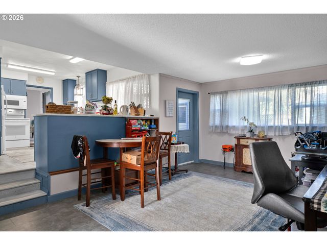 389 MAXWELL Rd, Eugene, OR 97404