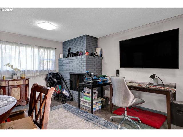 389 MAXWELL Rd, Eugene, OR 97404