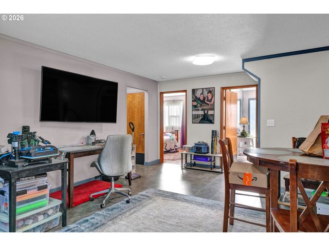 389 MAXWELL Rd, Eugene, OR 97404