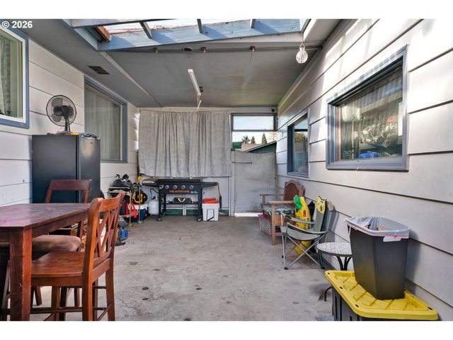 389 MAXWELL Rd, Eugene, OR 97404