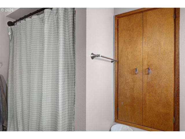 389 MAXWELL Rd, Eugene, OR 97404