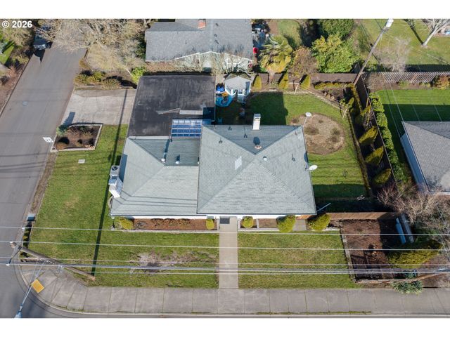 389 MAXWELL Rd, Eugene, OR 97404