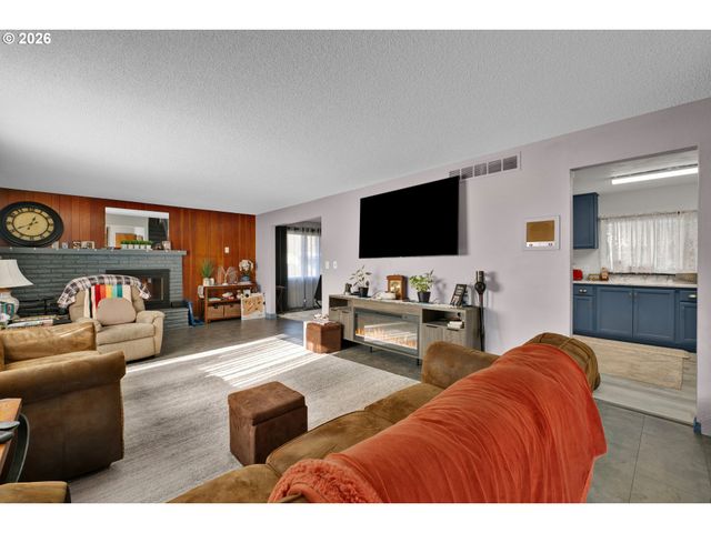 389 MAXWELL Rd, Eugene, OR 97404