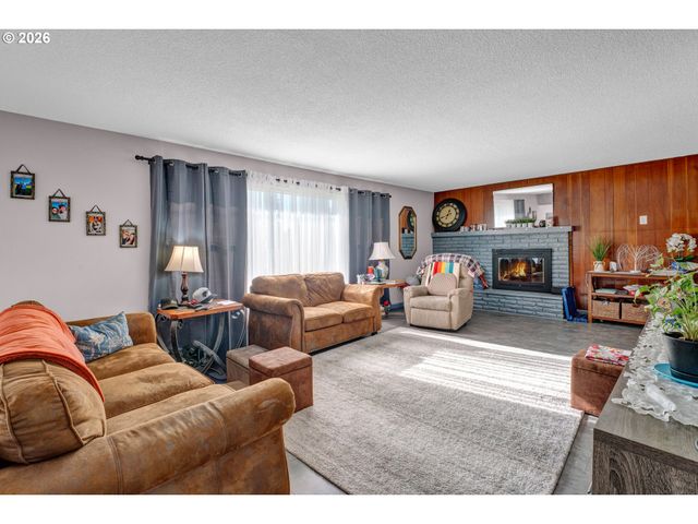 389 MAXWELL Rd, Eugene, OR 97404