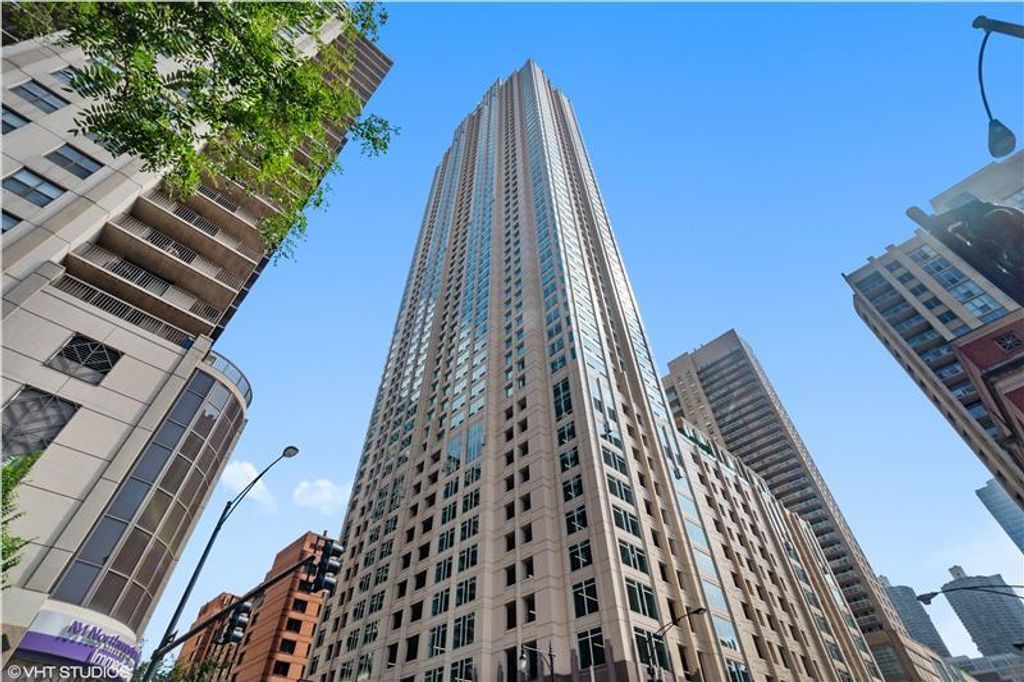 33 W Ontario Street 32E, Chicago, IL 60654