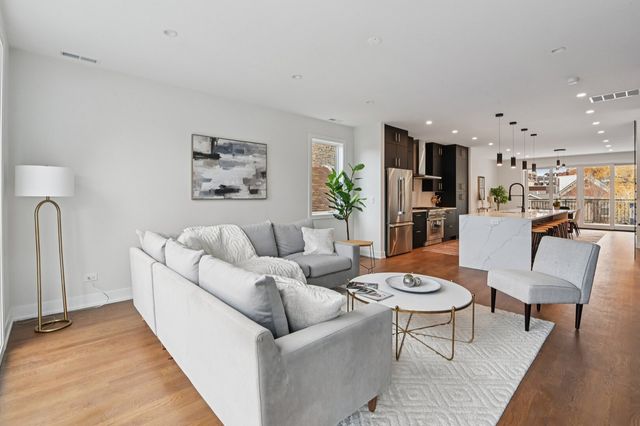 1536 W Chestnut Street B, Chicago, IL 60642