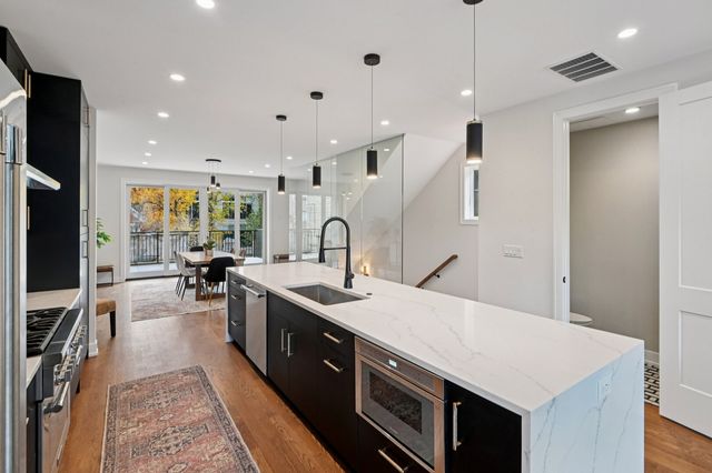 1536 W Chestnut Street B, Chicago, IL 60642