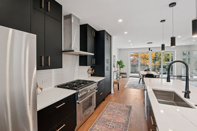 1536 W Chestnut Street B, Chicago, IL 60642