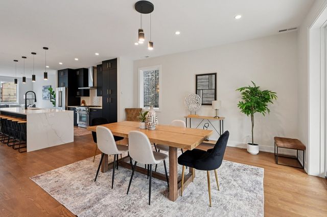 1536 W Chestnut Street B, Chicago, IL 60642