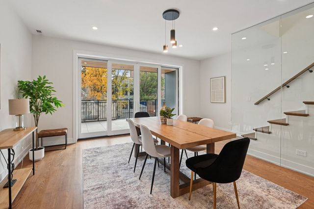 1536 W Chestnut Street B, Chicago, IL 60642