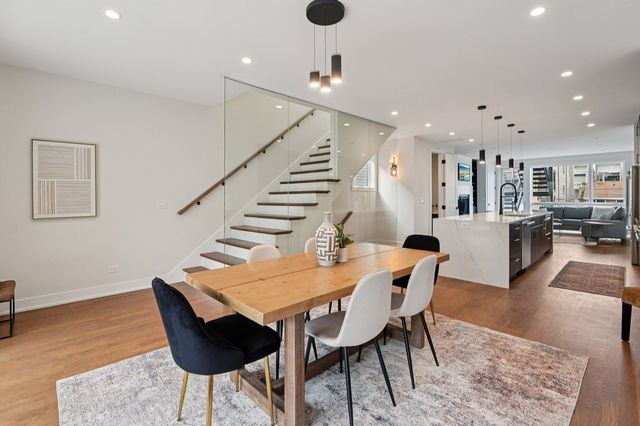 1536 W Chestnut Street B, Chicago, IL 60642