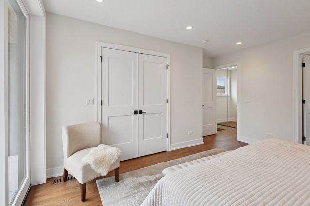 1536 W Chestnut Street B, Chicago, IL 60642