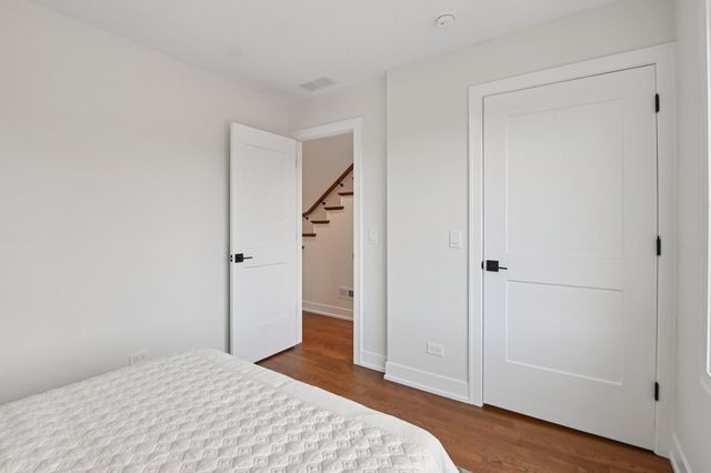 1536 W Chestnut Street B, Chicago, IL 60642