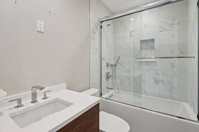 1536 W Chestnut Street B, Chicago, IL 60642