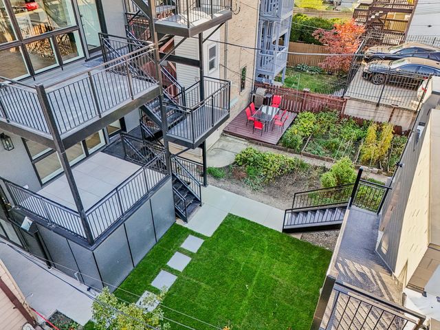 1536 W Chestnut Street B, Chicago, IL 60642