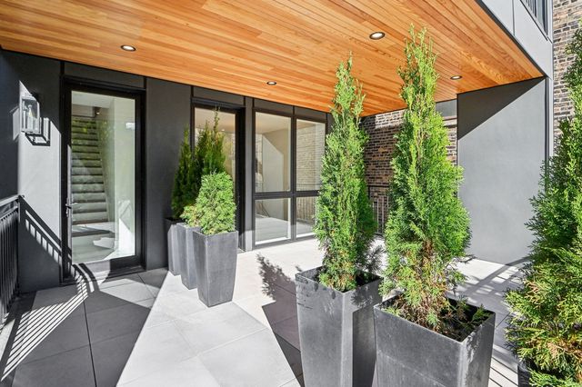 1536 W Chestnut Street B, Chicago, IL 60642