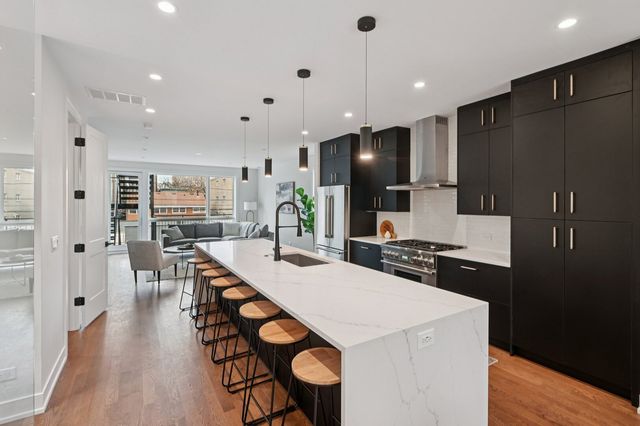 1536 W Chestnut Street B, Chicago, IL 60642