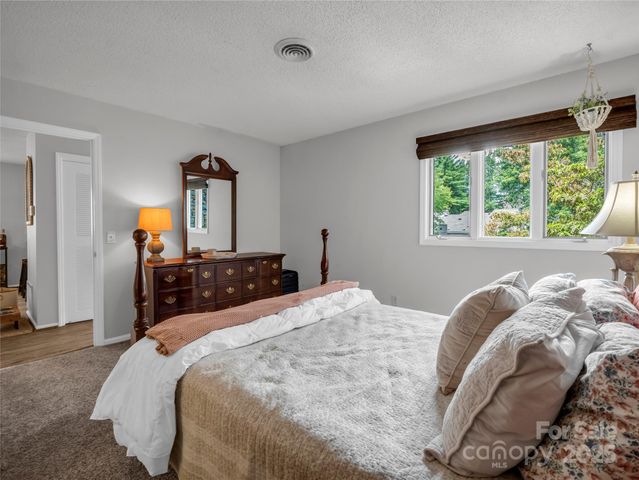 620 Britton Creek Drive 602, Hendersonville, NC 28791