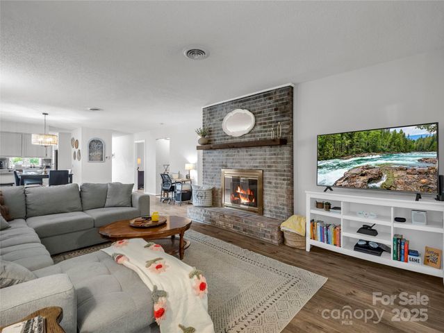 620 Britton Creek Drive 602, Hendersonville, NC 28791