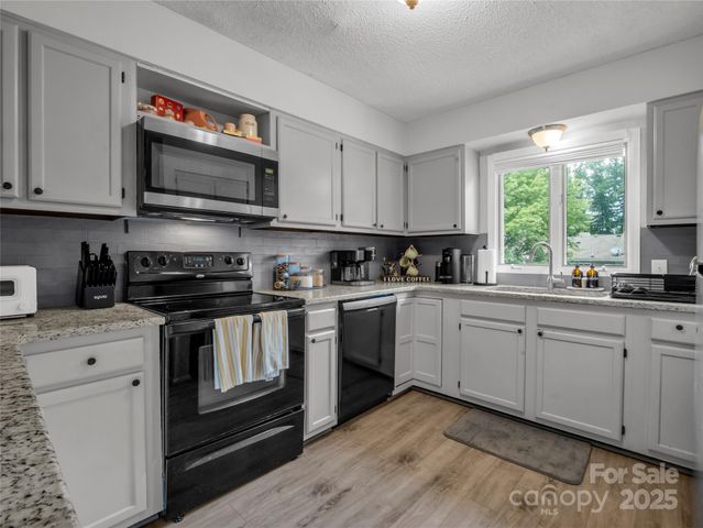 620 Britton Creek Drive 602, Hendersonville, NC 28791