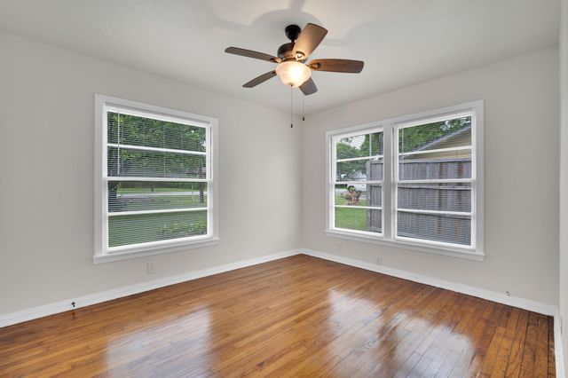 207 N Lyndalyn Avenue, Desoto, TX 75115