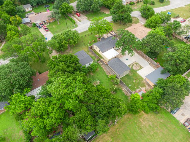 207 N Lyndalyn Avenue, Desoto, TX 75115