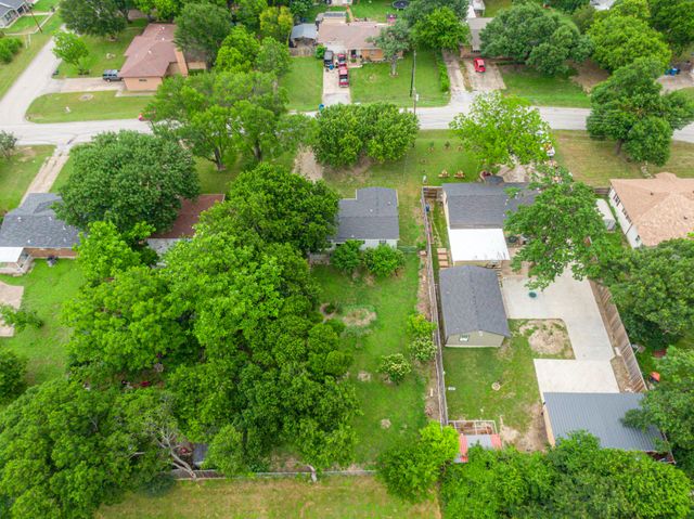 207 N Lyndalyn Avenue, Desoto, TX 75115