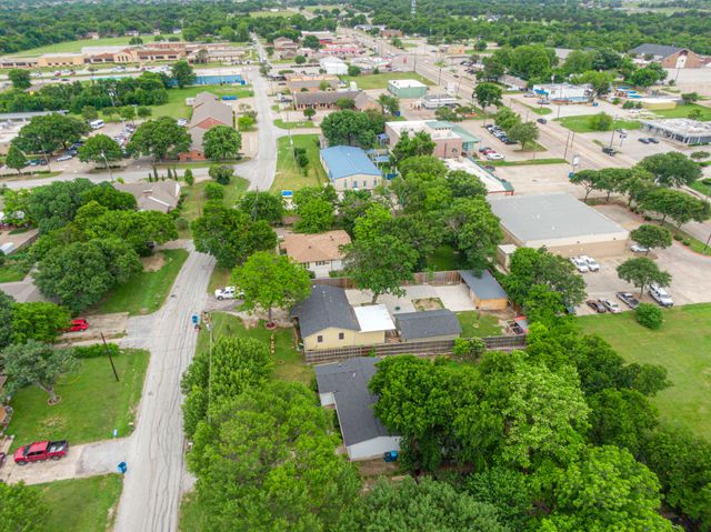 207 N Lyndalyn Avenue, Desoto, TX 75115