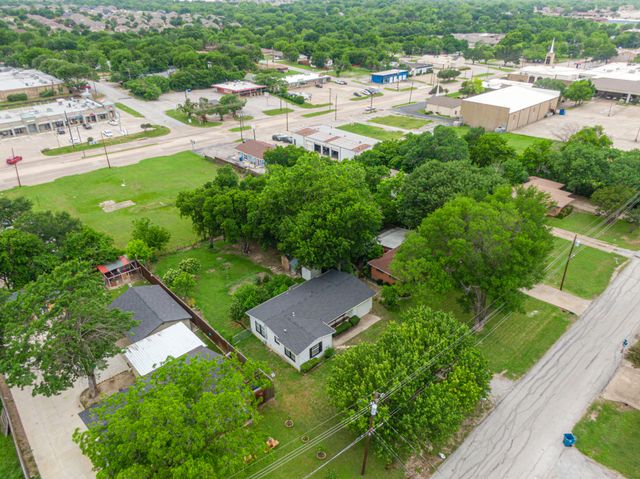 207 N Lyndalyn Avenue, Desoto, TX 75115