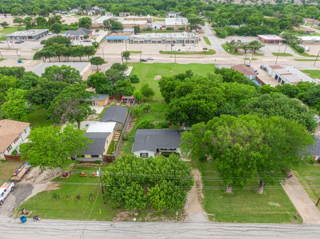 207 N Lyndalyn Avenue, Desoto, TX 75115