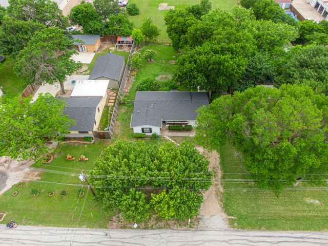 207 N Lyndalyn Avenue, Desoto, TX 75115