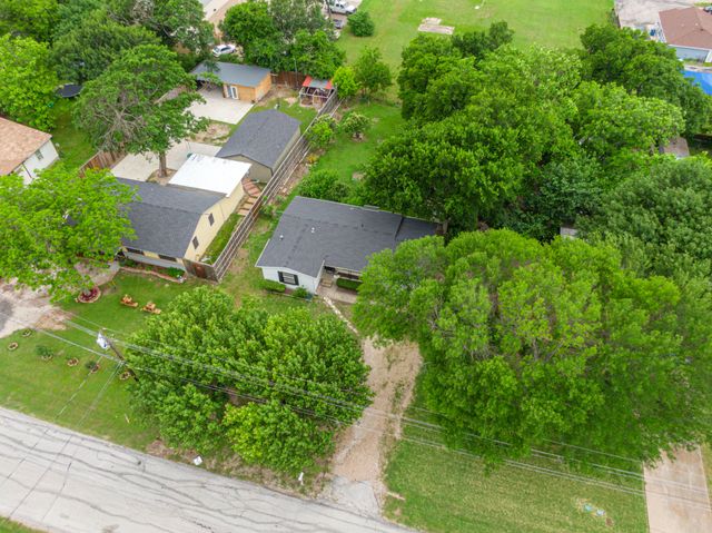 207 N Lyndalyn Avenue, Desoto, TX 75115
