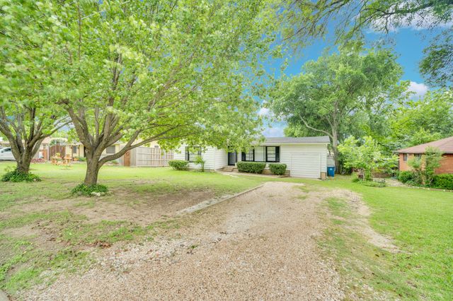 207 N Lyndalyn Avenue, Desoto, TX 75115