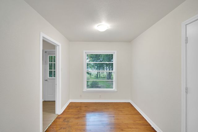 207 N Lyndalyn Avenue, Desoto, TX 75115