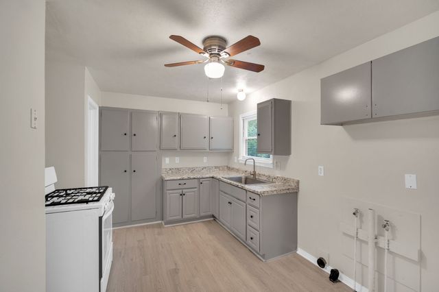 207 N Lyndalyn Avenue, Desoto, TX 75115
