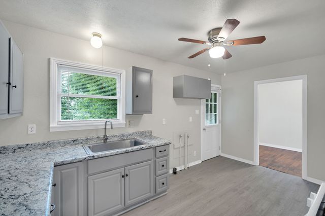 207 N Lyndalyn Avenue, Desoto, TX 75115